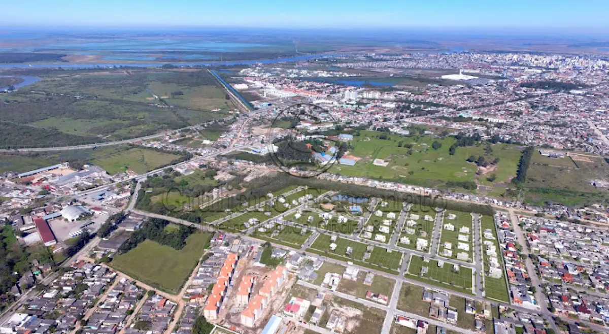 LOTE 908 - Leilão de terreno urbano com benfeitorias na cidade de Pelotas/RS