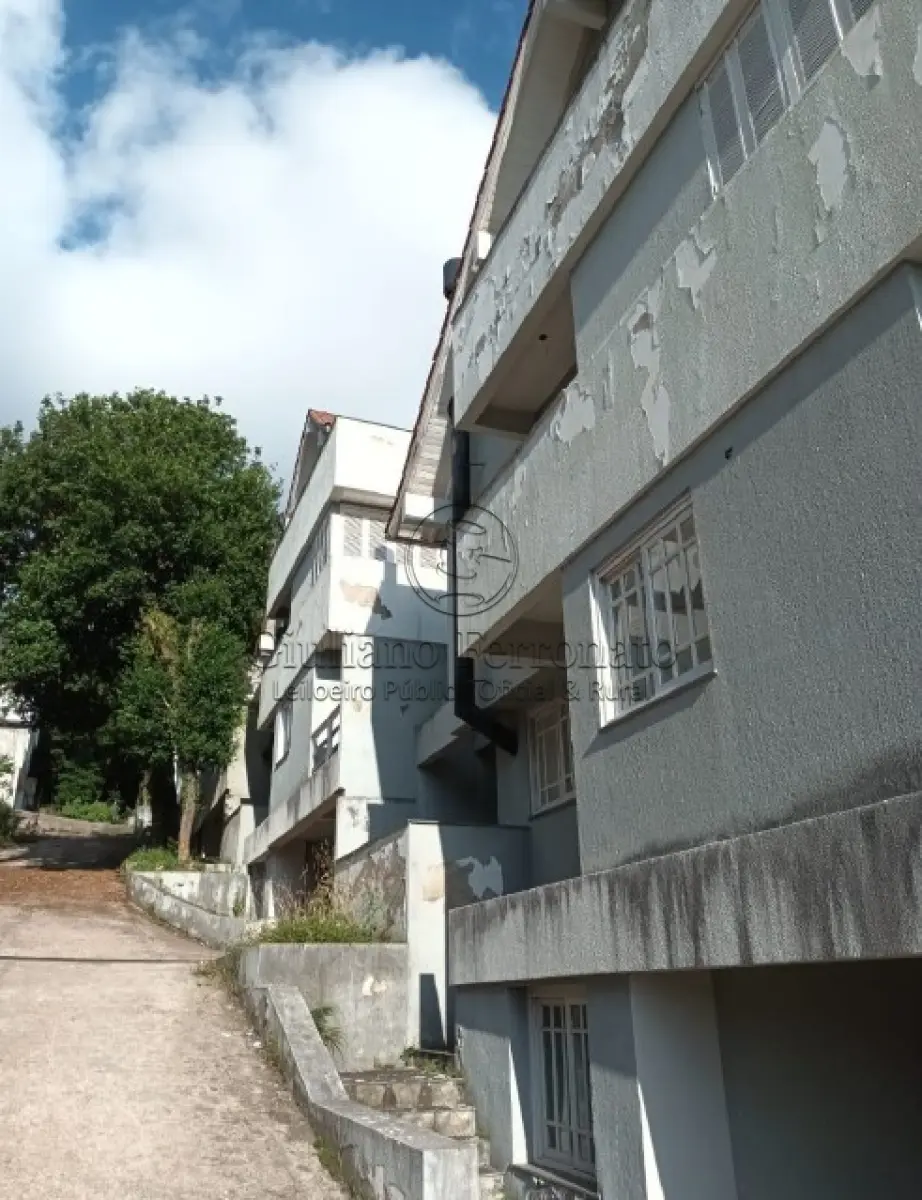 LOTE 891 - Oportunidade Única para retrofit em Condomínio fechado em Porto Alegre/RS