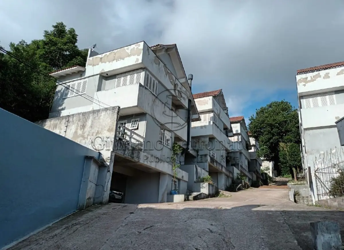 LOTE 891 - Oportunidade Única para retrofit em Condomínio fechado em Porto Alegre/RS